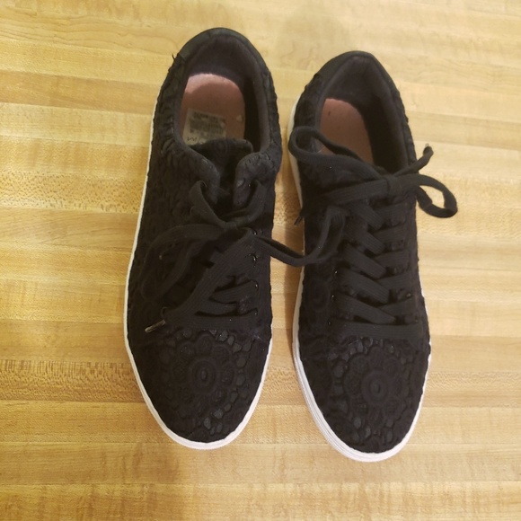 Isaac Mizrahi, Black Lacey Snk-Flats, 9, Like New - Picture 2 of 8